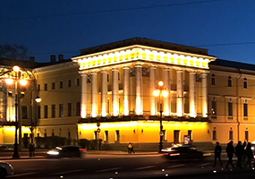 Храм в здании Адмиралтейства в Петербурге