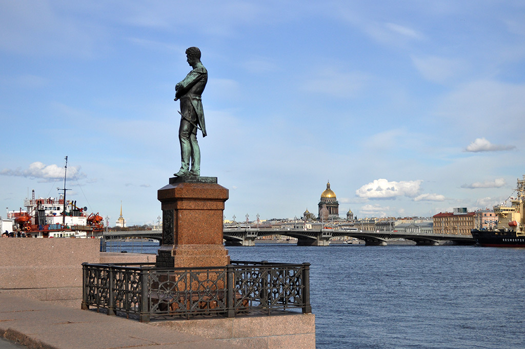 Памятник адмиралу И.Ф.Крузенштерну в Санкт-Петербурге