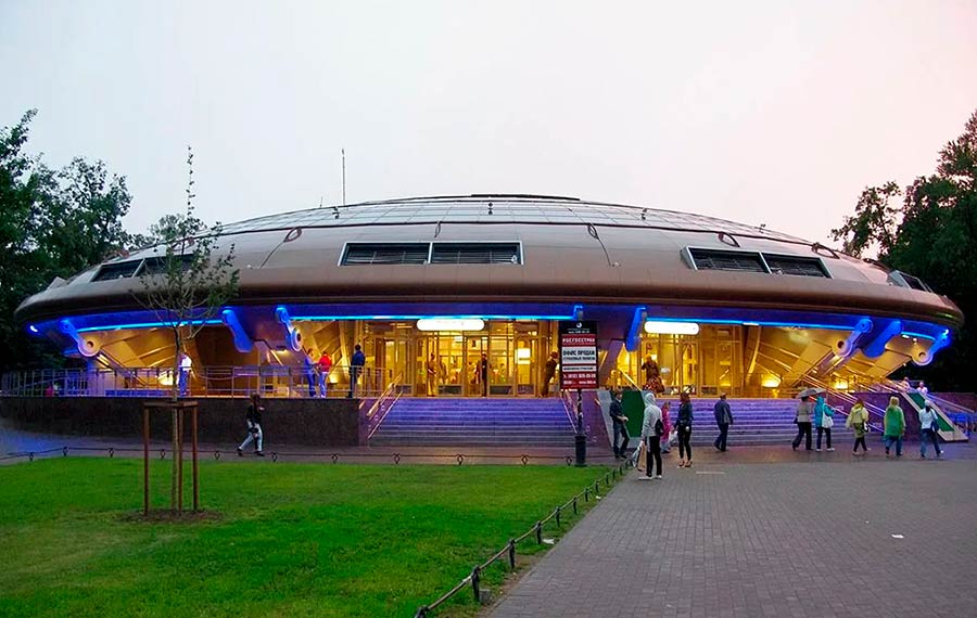 Новый павильон станции метро Горьковская