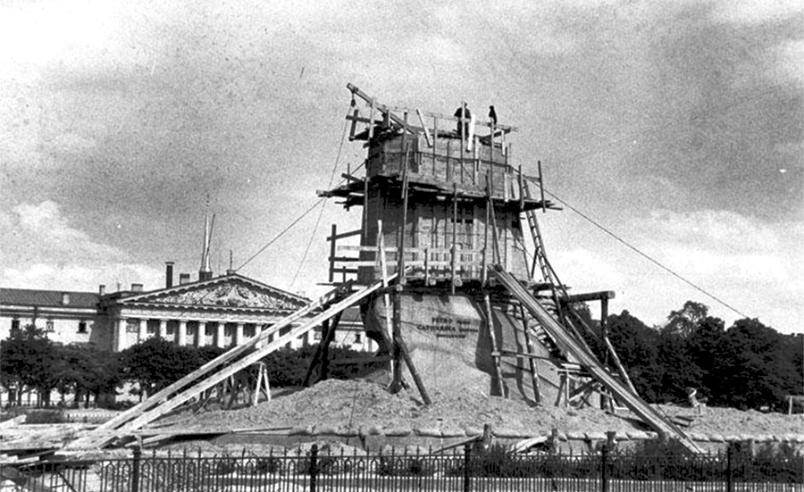 Реставрация памятника Медный Всадник Петербург 1976