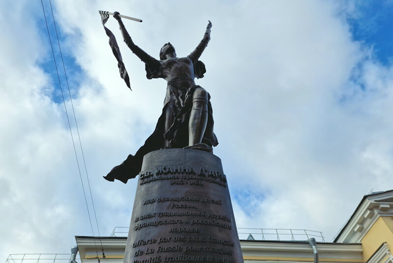 Памятник Жанне д’Арк в Санкт-Петербурге