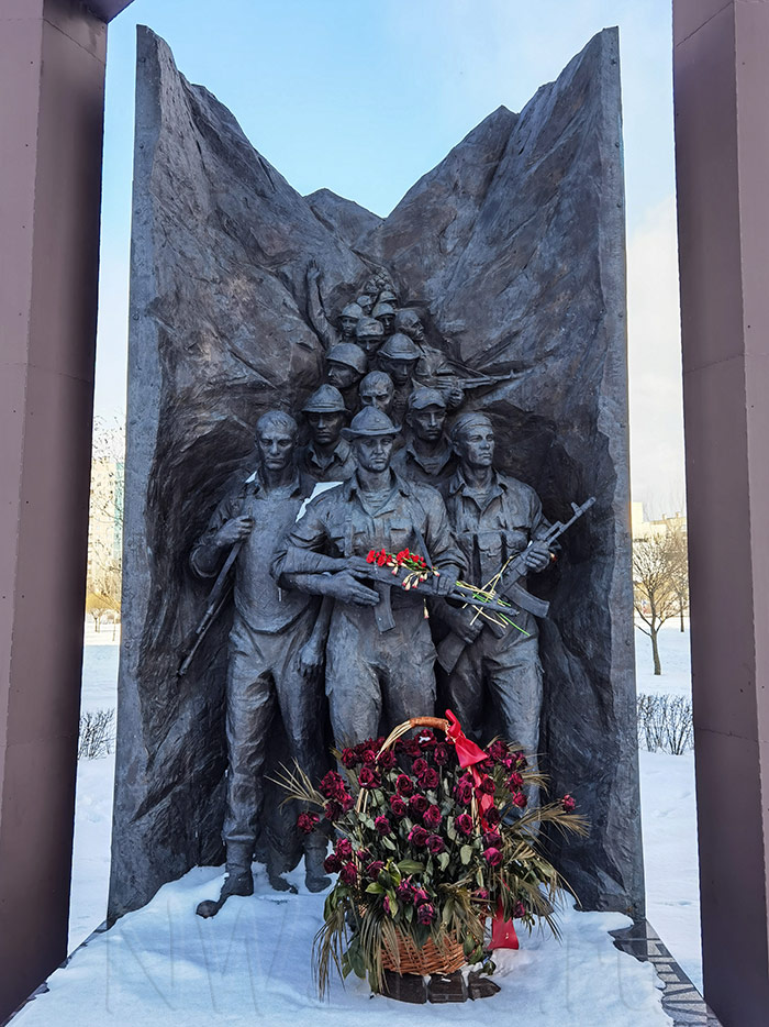 Монумент в память 25-летней годовщины вывода советских войск из Афганистана