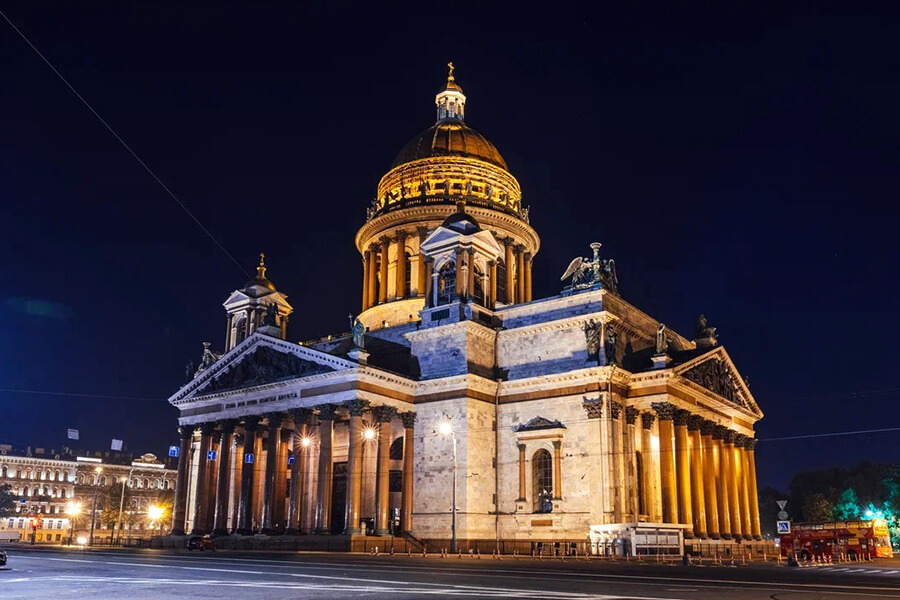 Исаакиевский собор в центре Санкт-Петербурга