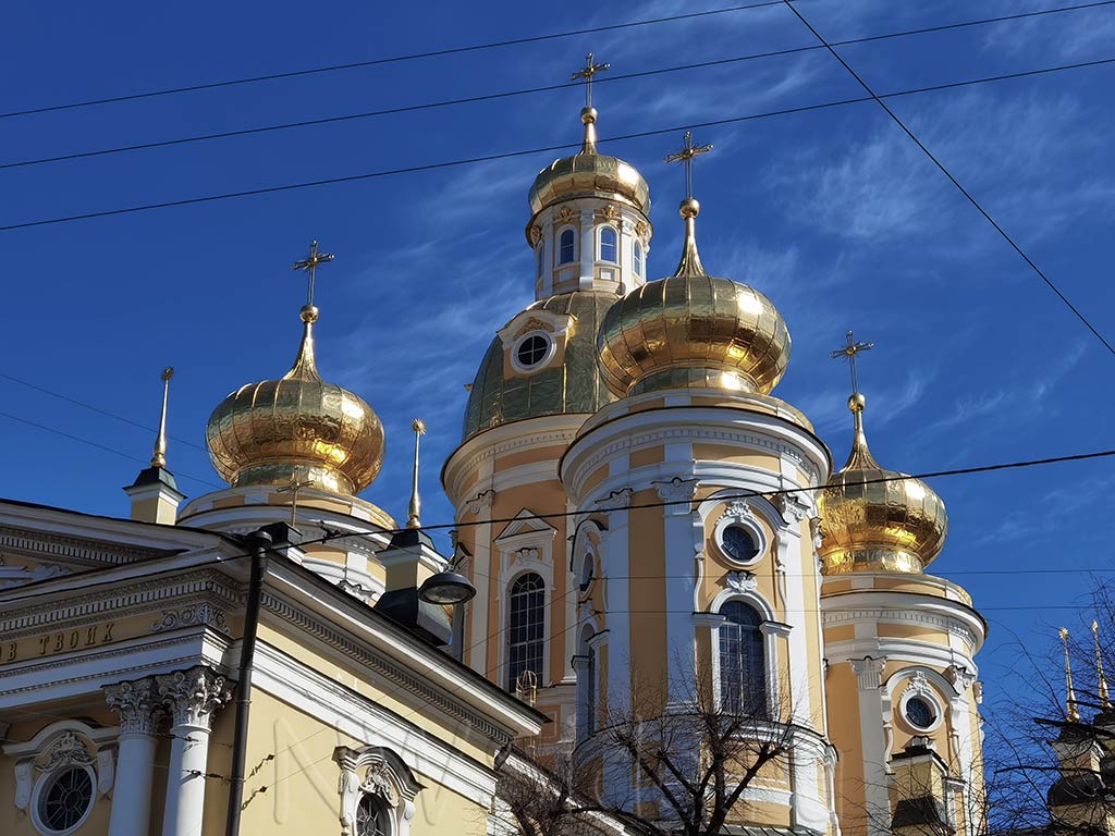 Купола Владимирского собора после реставрации, с позолотой