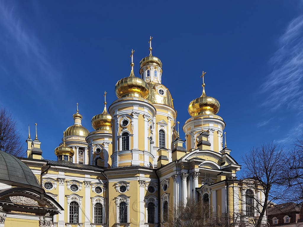 Золоченые купола Владимирского собора Петербург