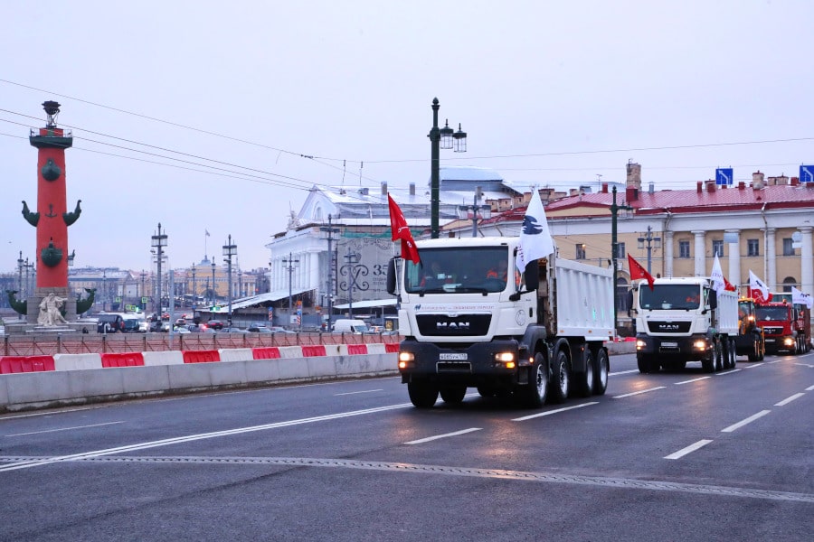 Открытие автомобильного движения по Биржевому мосту Петербурга